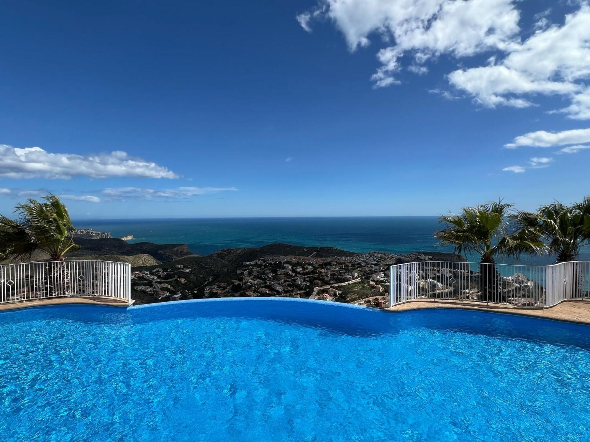 Apartamento Con Vistas Al Mar Cumbre Del Sol By Alterhome Bagian luar foto